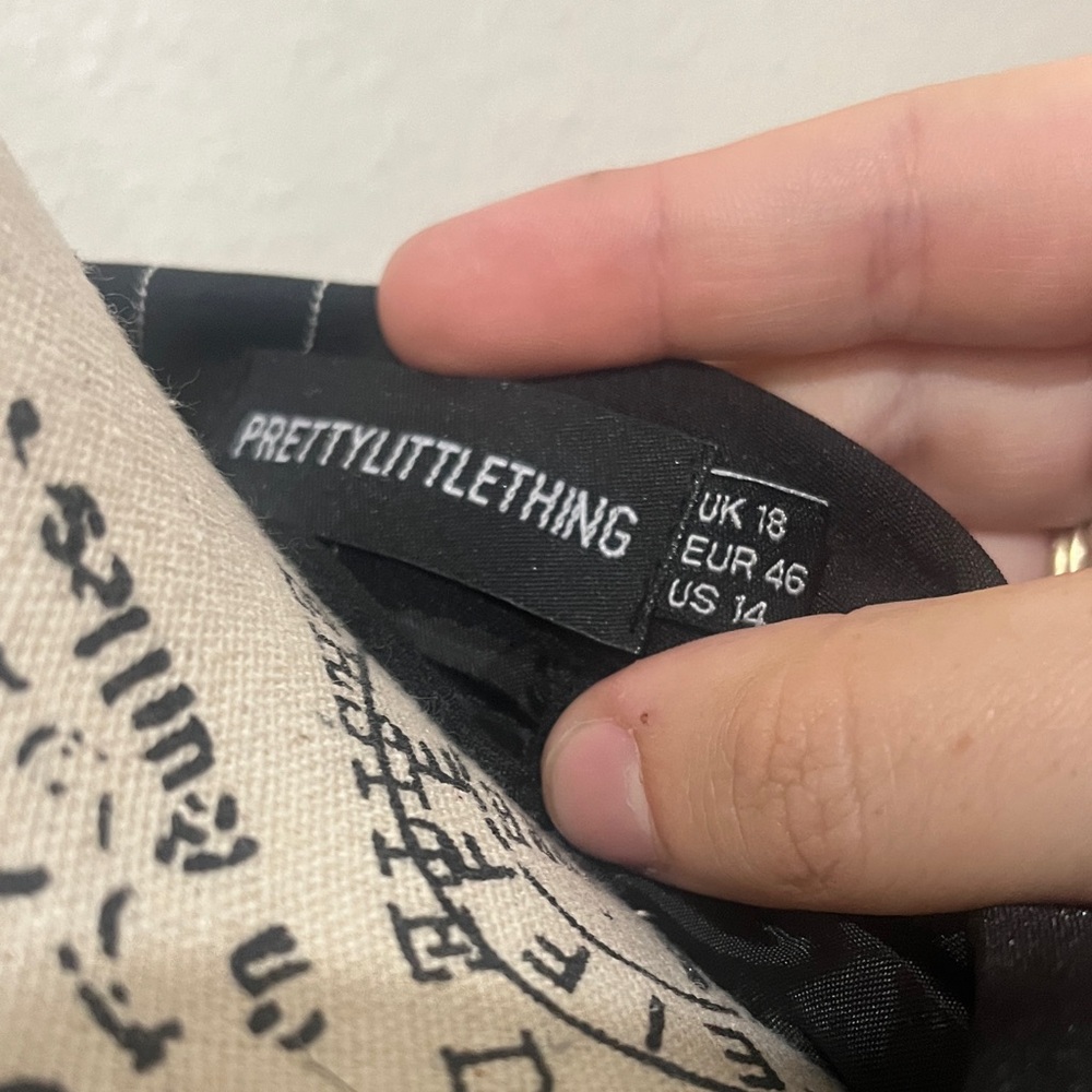 PrettyLittleThing Black and White Pinstripe Blazer - Picture 4 of 5